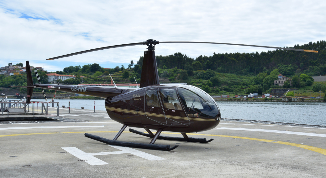 porto helicopters, helicopter tour, robinson RR helicopter